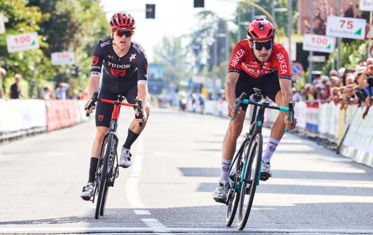 Clément Champoussin su Michael Storer nel Giro di Toscana