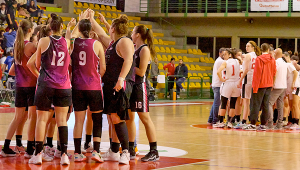 Esordio nel basket femminile